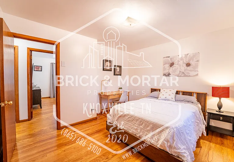 2407 Holbrook Dr — Photo 17