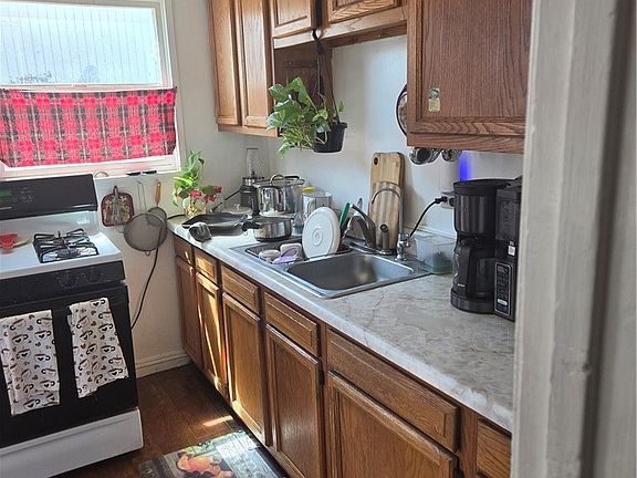 3rd image of 10681 Fern Ave