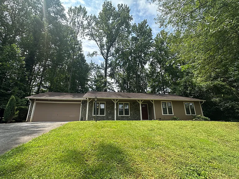 678 Shagbark Ct SE — Photo 1