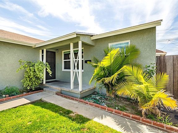 3rd image of 5039 Carfax Ave