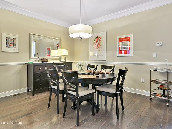 4th image of 18 Dennis Ln