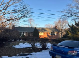 7407 Lake Dr, Manassas, VA 20111