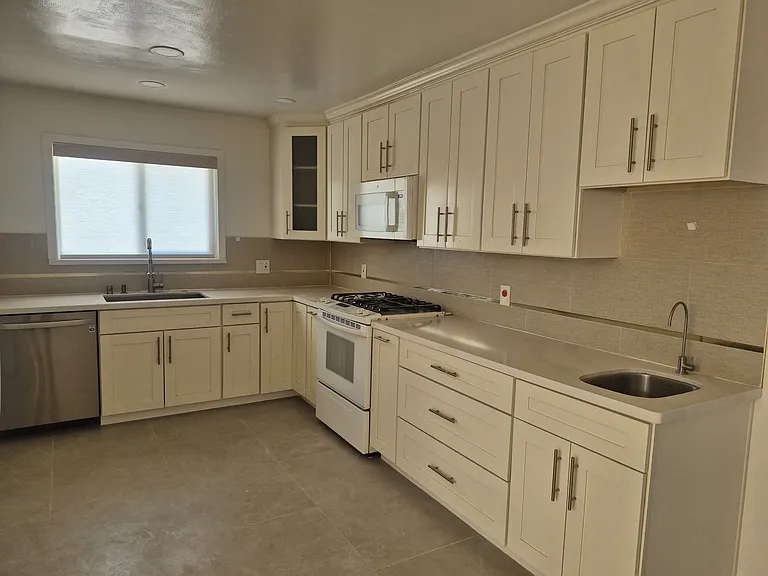 1280 Theresa Ave — Photo 23