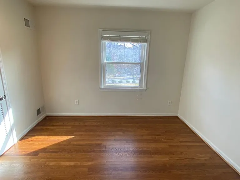 6915 Wilson Ln — Photo 11