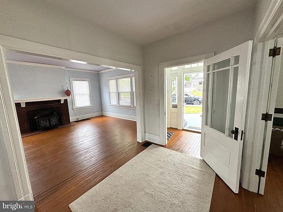 4th image of 138 Walnut St