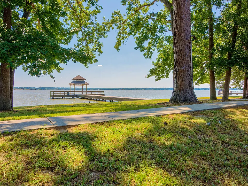 Lakeshore Villas