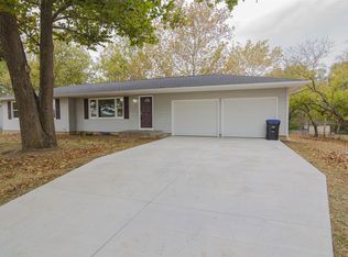 5947 SW Auburn Rd, Topeka, KS 66610