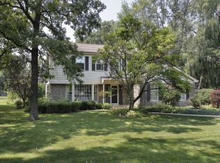 944 Cherokee Rd, Lake Forest, IL 60045