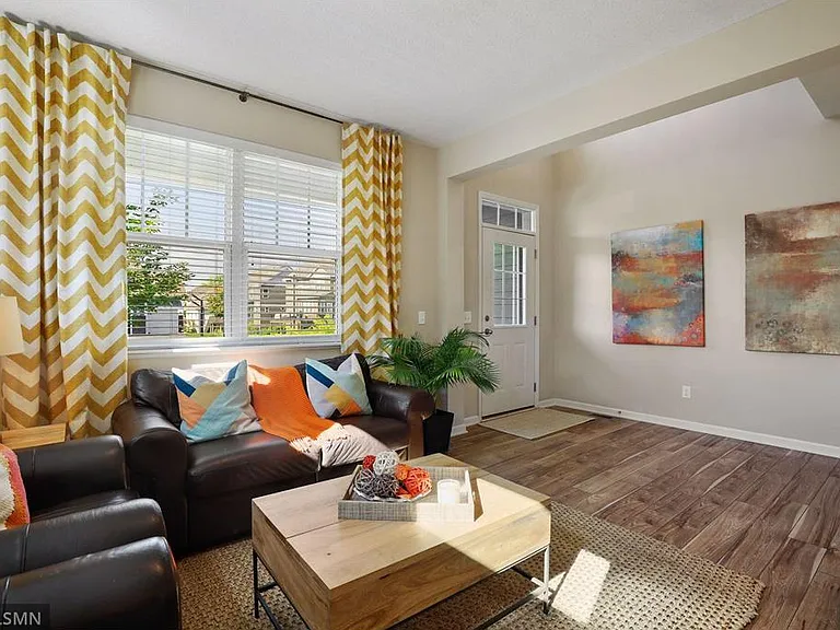 1290 Eagle Point Dr — Photo 5