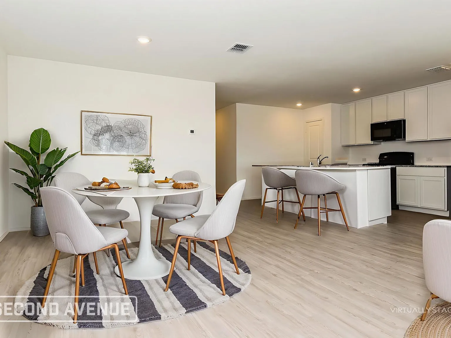 4 bed, 2.0 bath, 1667 sqft, $1,949 — Photo 2