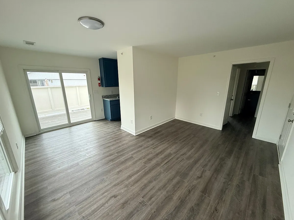 Building Photo - 1 bed, 1.0 bath, $1,000