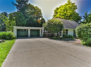 119 Mapleridge Rd, Chagrin Falls, OH 44022