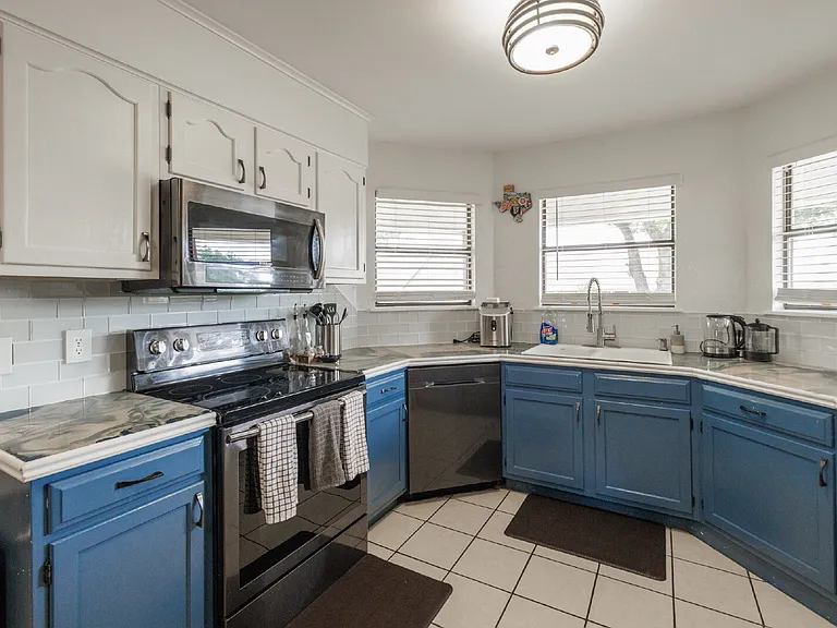 857 Chanticleers Ln — Photo 7