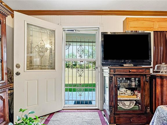 4th image of 550 Cocoville Rd