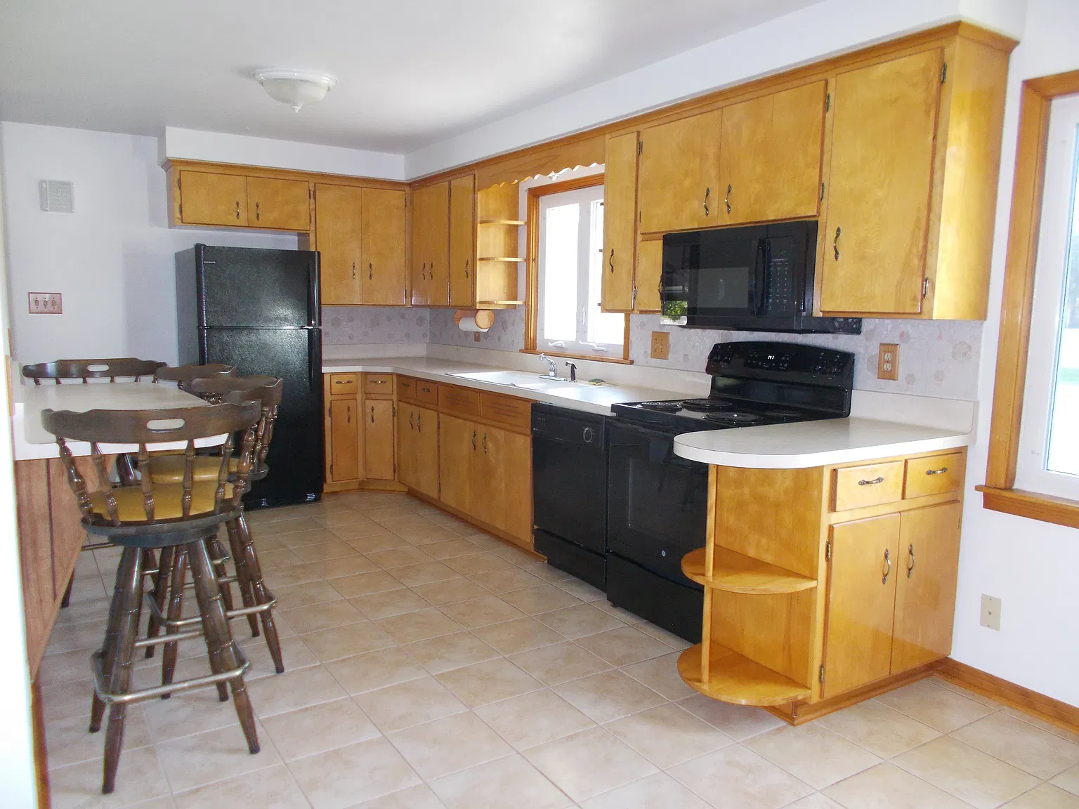 3 bed, 1650 sqft, $1,900 — Photo 3