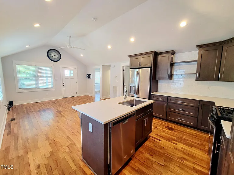 805 Coleman St — Photo 8