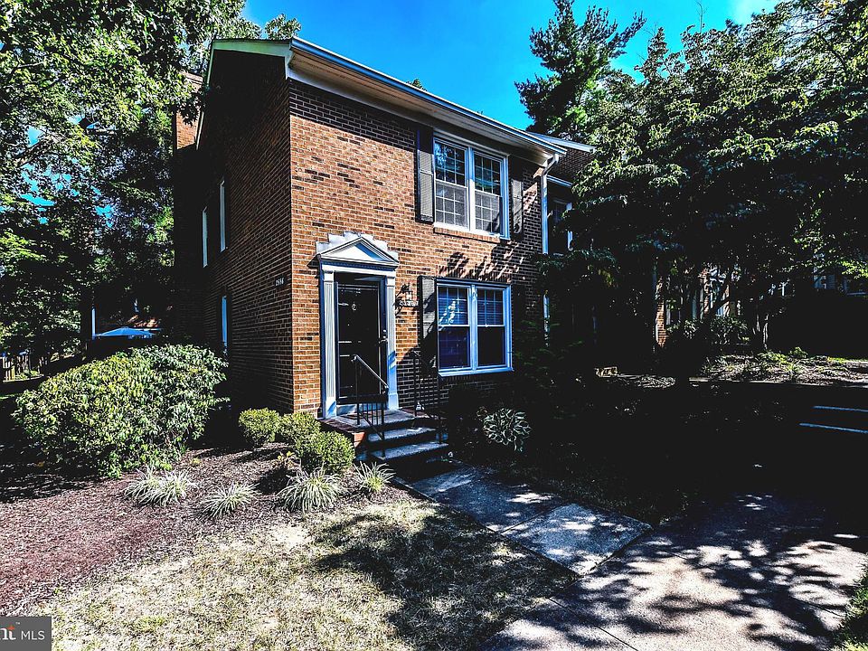 1st image of 2556 S Arlington Mill Dr #1