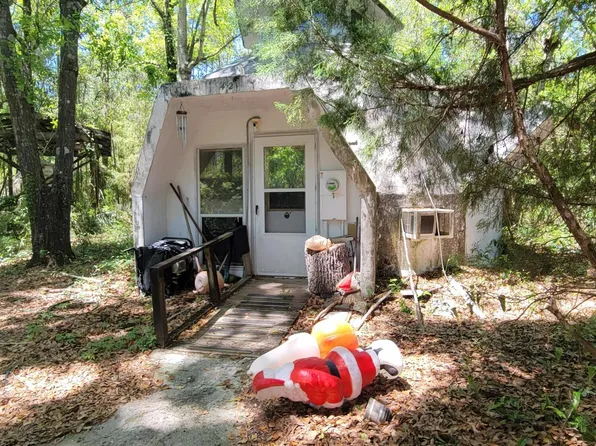 42 Ruth Rd, Freeport, FL 32439