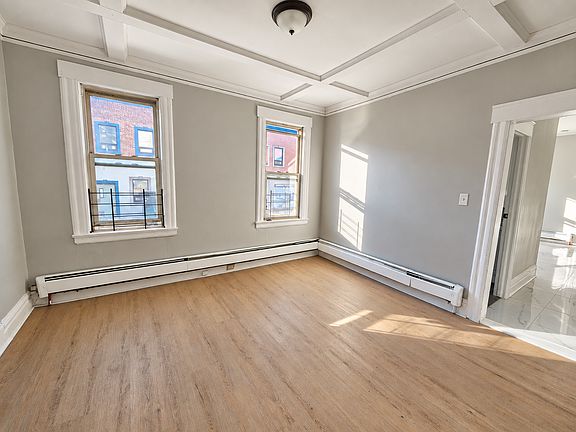 3rd image of 644 15th Ave #101