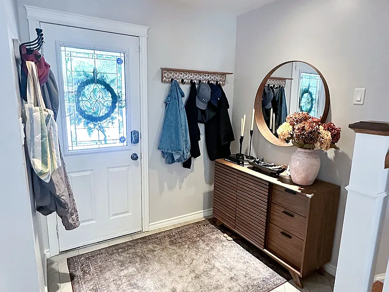 1559 Parish Ln — Photo 3