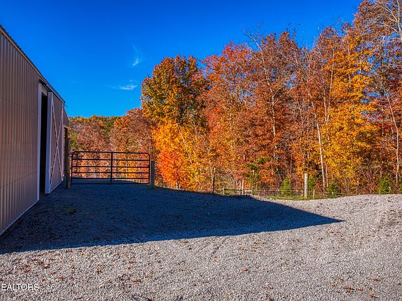 5th image of 642 Buck Ridge Rd