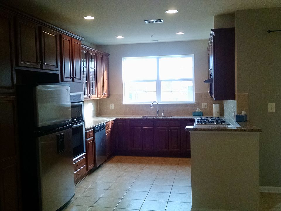 Kitchen, Granite Counters, Stainless Steel Appliances