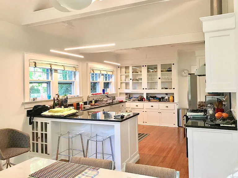 260 Orchard St — Photo 6
