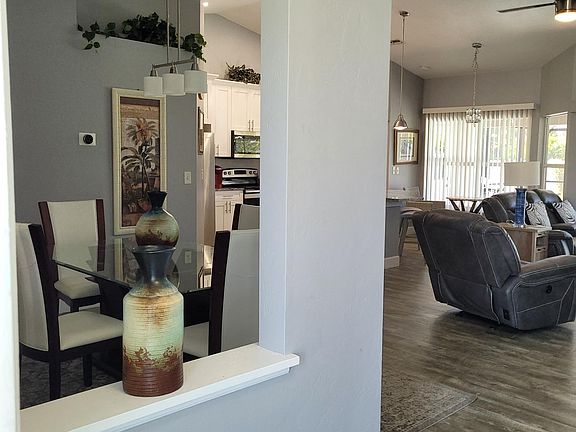 3rd image of 1128 SW 45th Ter