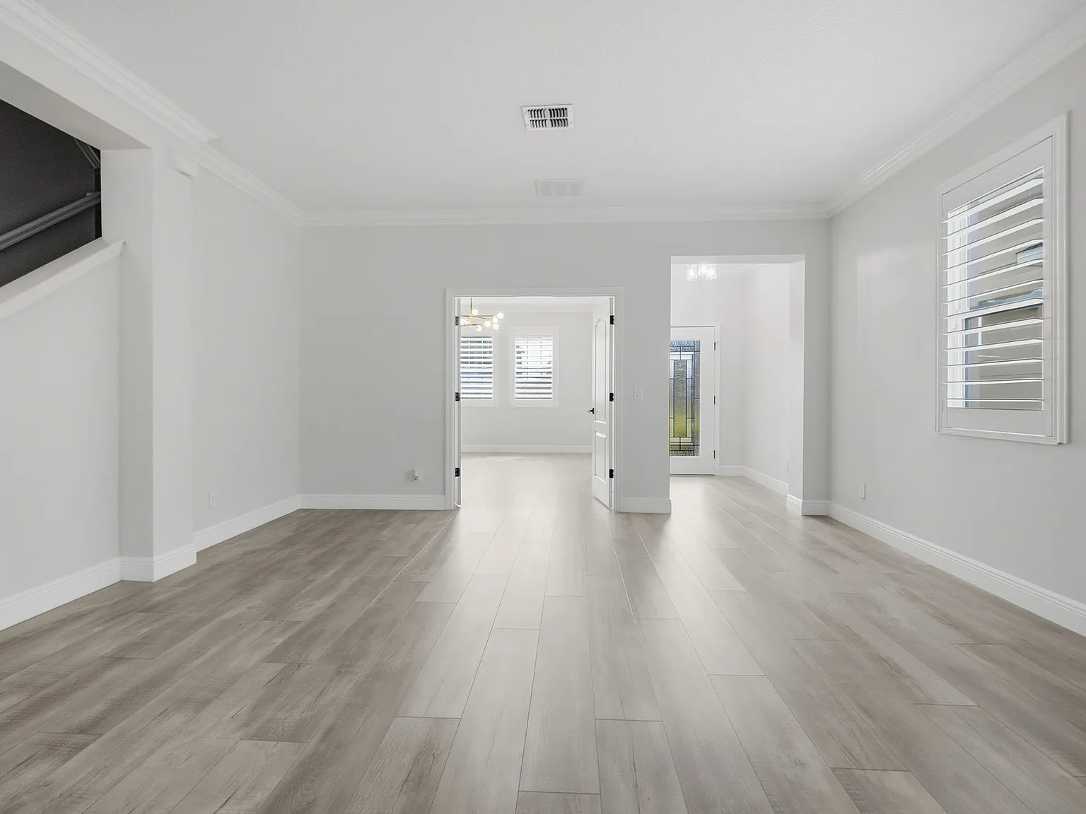 3 bed, 2.5 bath, 2720 sqft, $3,900 — Photo 2