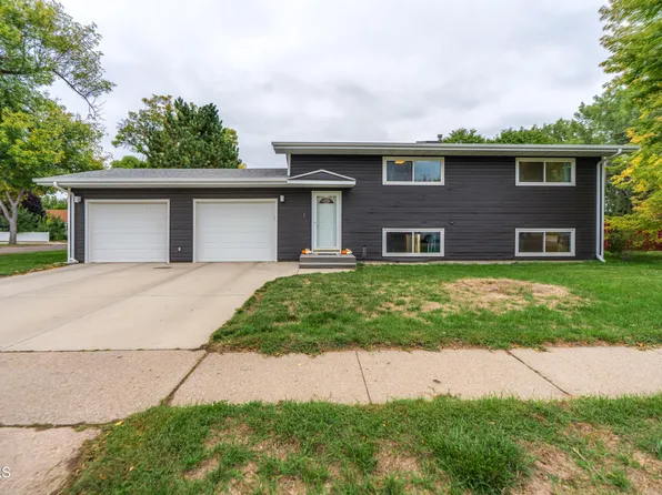 405 Meadow Ln, Bismarck, ND 58504