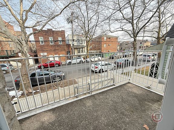 5th image of 1561 Mayflower Ave #2