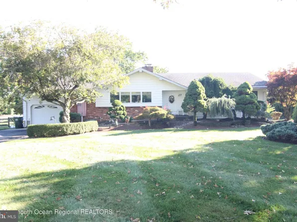 27 Meadowbrook Ln, Freehold, NJ 07728