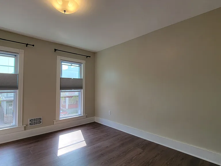 83 18th St #2 — Photo 7