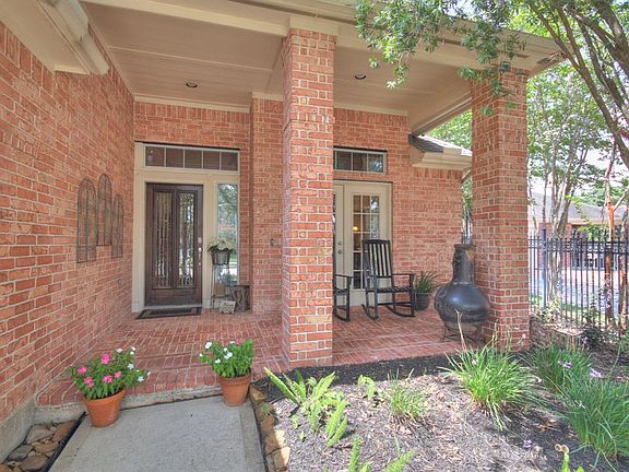 4th image of 2902 Wickwood Dr