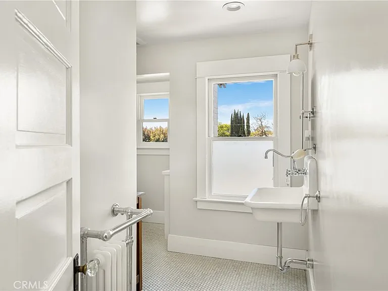 390 N Cambridge St — Photo 35