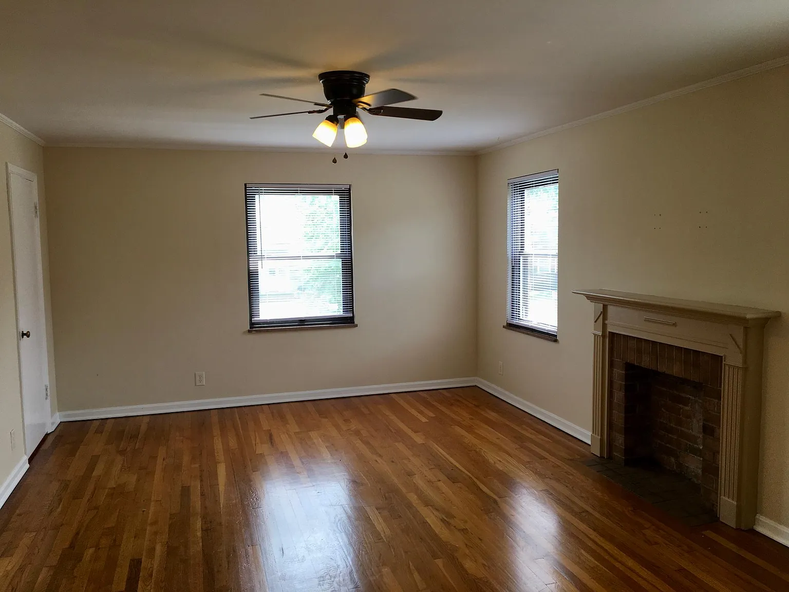 4657 N High St — Photo 2