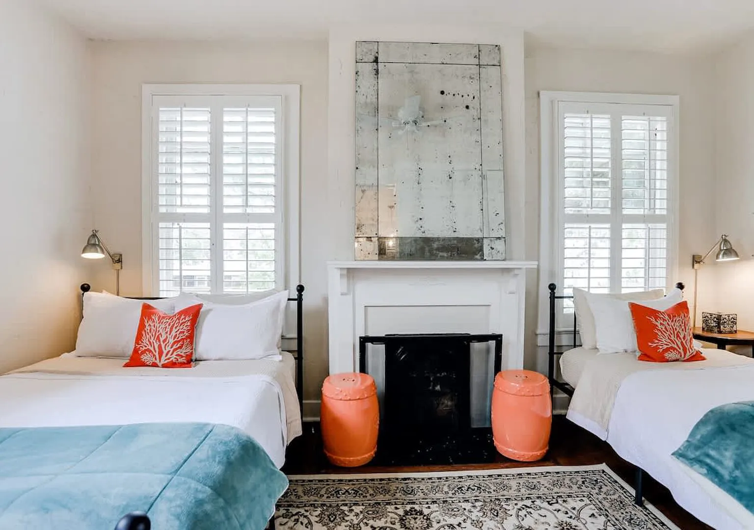 Elegant Carriage House Overlooking Forsyth Park — Photo 3