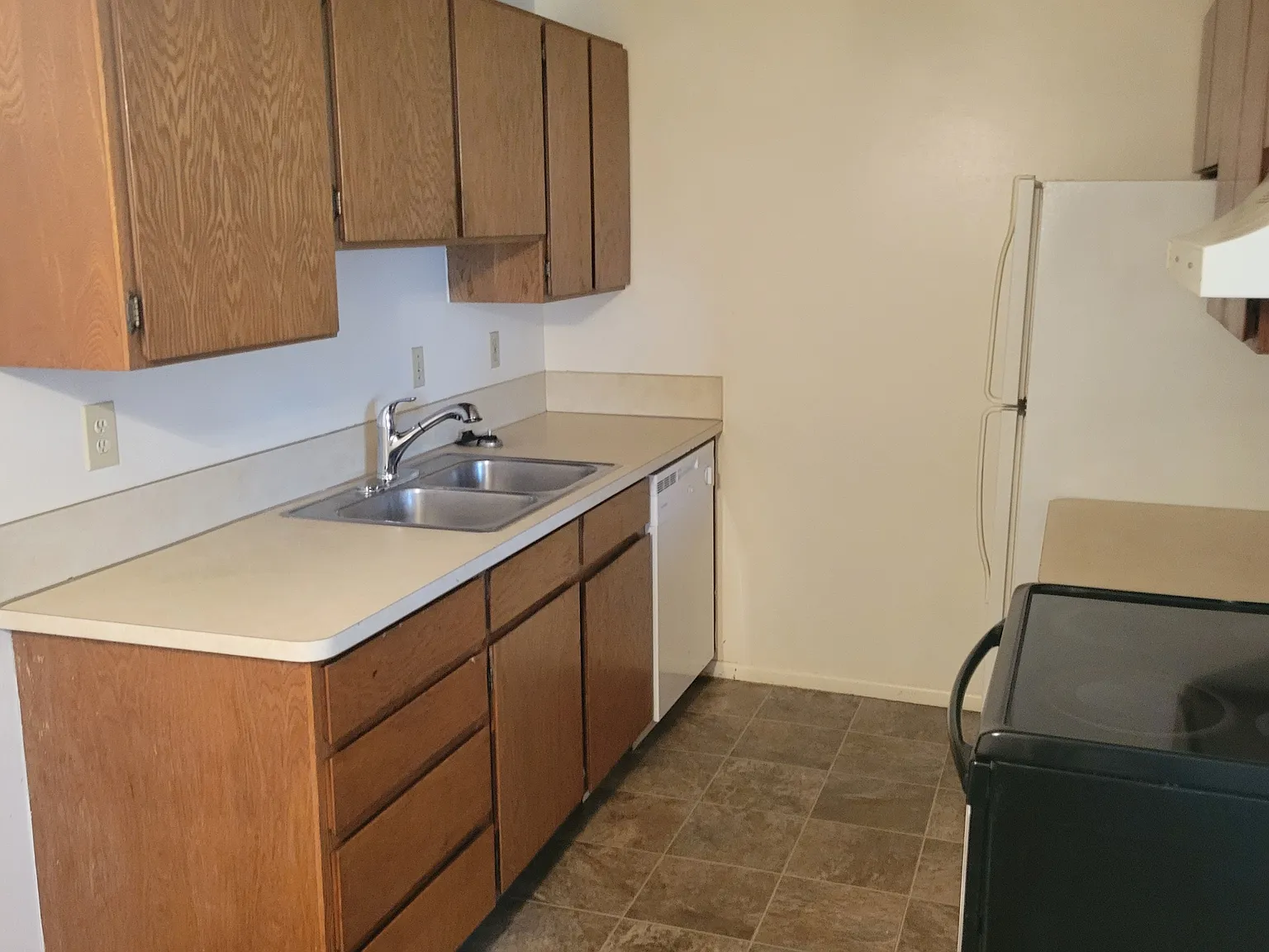2 Bedroom Layton 4-plex — Photo 2