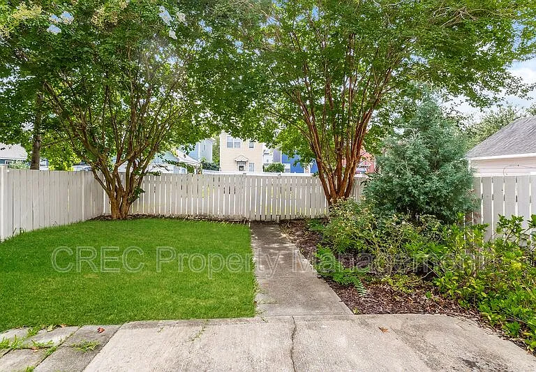 105 Barberry St — Photo 16