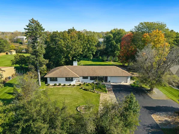 31111 N Oplaine Rd, Libertyville, IL 60048