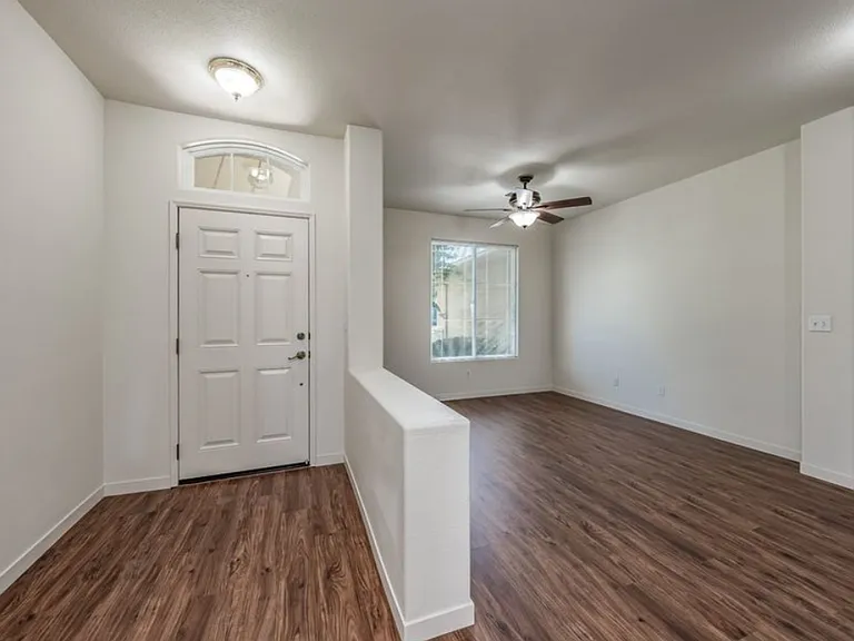 1004 W Orange St — Photo 2