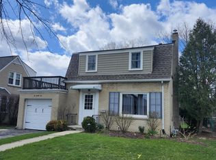 224 N Willow Rd, Elmhurst, IL