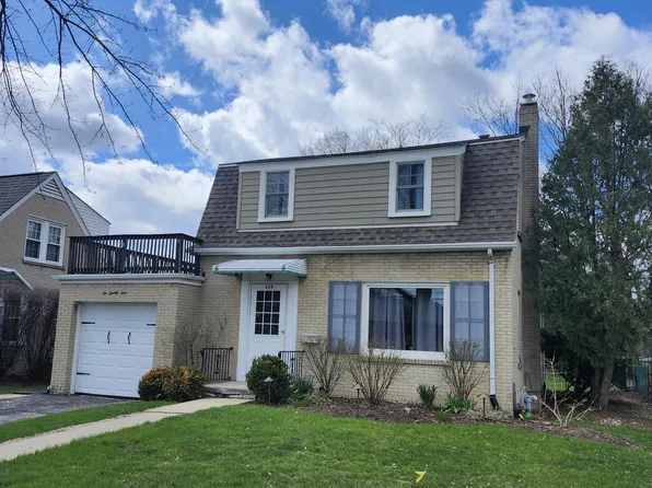 224 N Willow Rd, Elmhurst, IL 60126