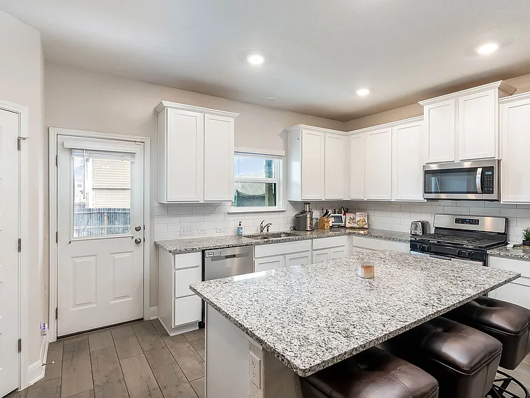 9438 Salers Spgs — Photo 4
