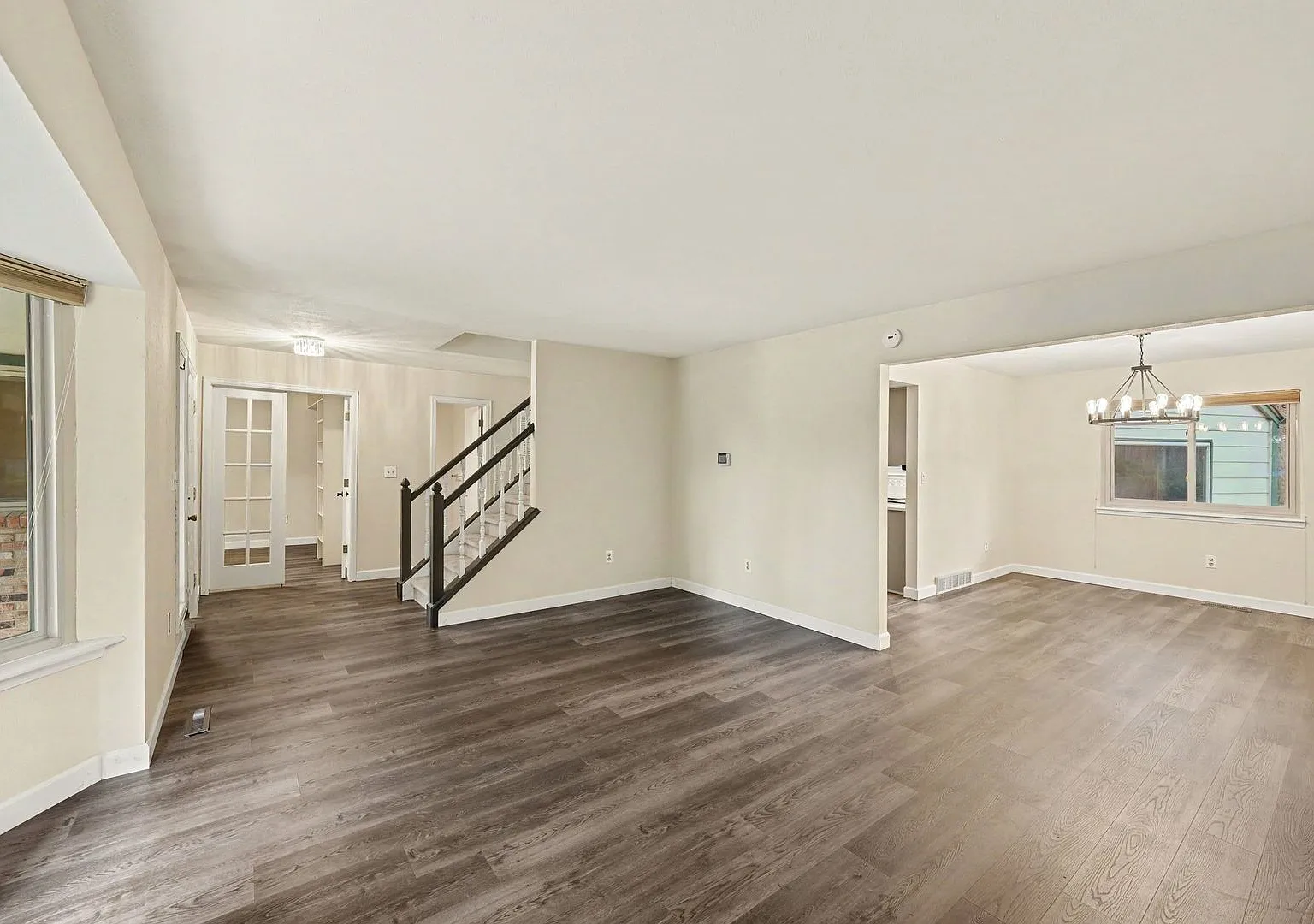 Highly Desirable 5 bed/ 4 bath with Indoor Pool - Available NOW — Photo 3