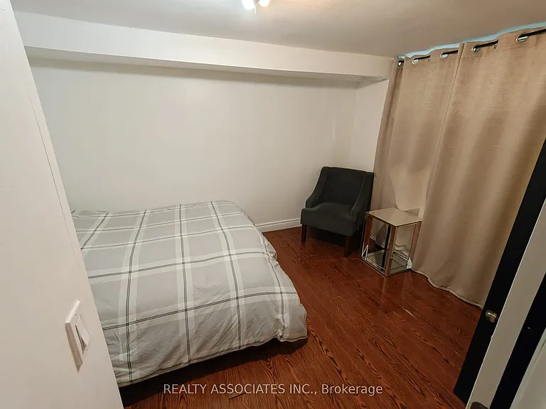 69 Cornerbrook Dr S — Photo 20