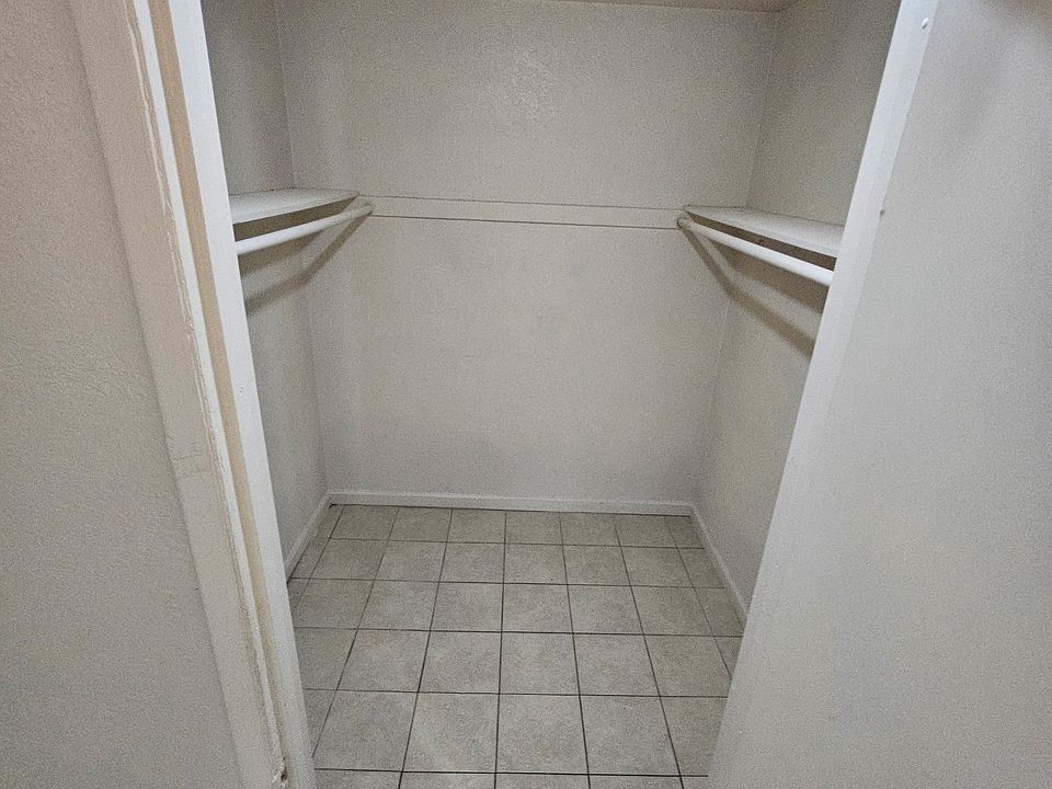 1st image of 2664 Plantation Pl