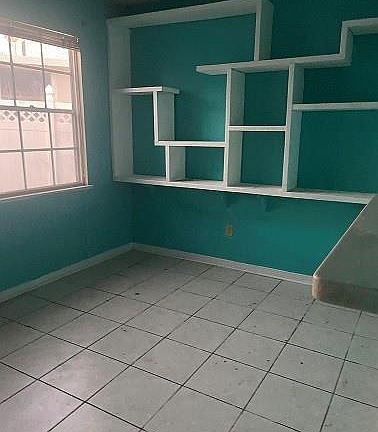 5th image of 2161 Lasalle Ave