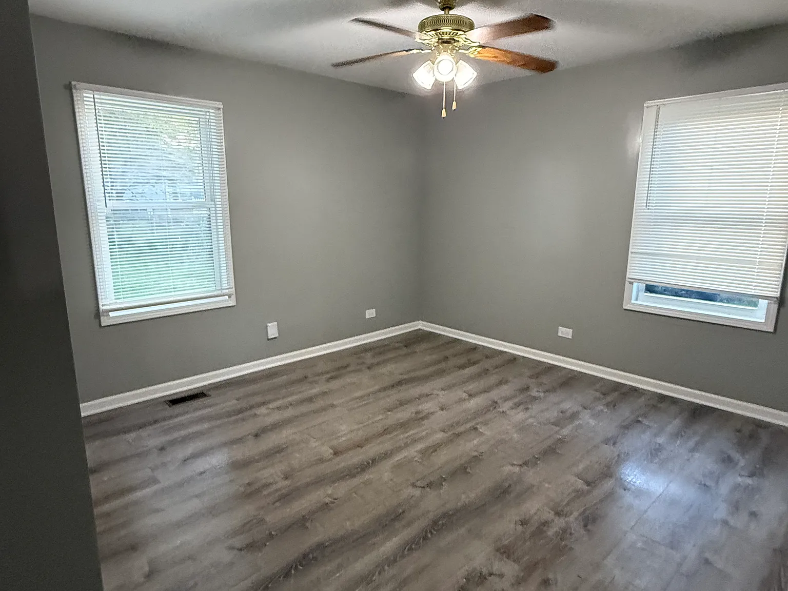 3 bed, 1.5 bath, 1225 sqft, $2,400 — Photo 3