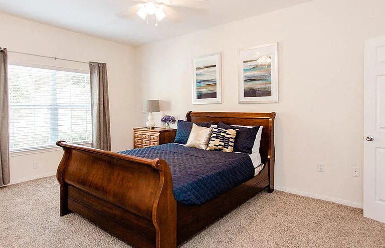Willow Lake Apartments — Photo 33